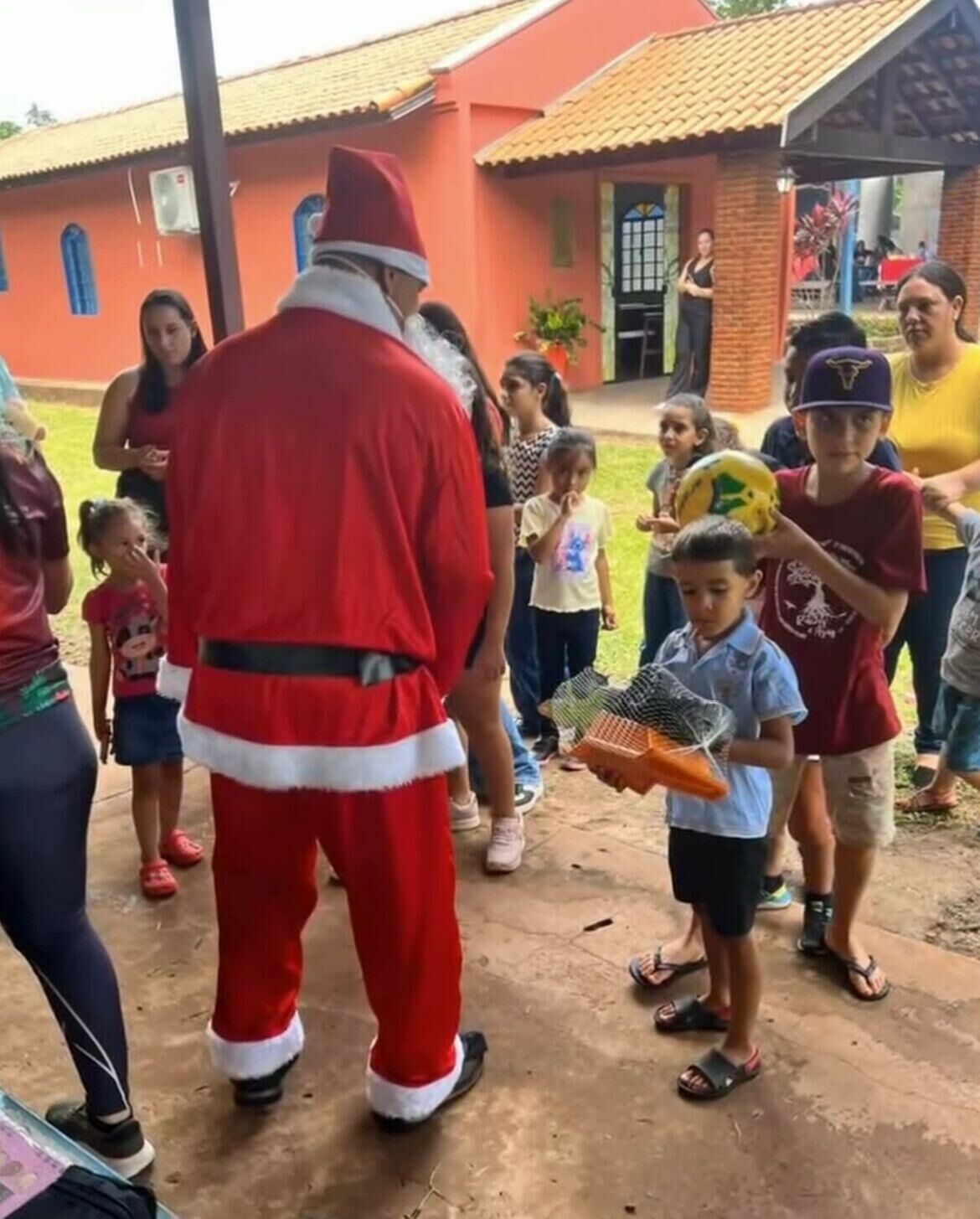 Imagem de compartilhamento para o artigo Prefeitura de Figueirão realiza entrega de brinquedos na praça central e comunidade Santa Tereza em celebração do Natal da MS Todo dia